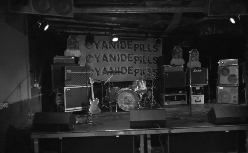 … the fate of a rainy Monday: Small turnout but big smiles – young guns with retro party sound and old lads with new unique sound!