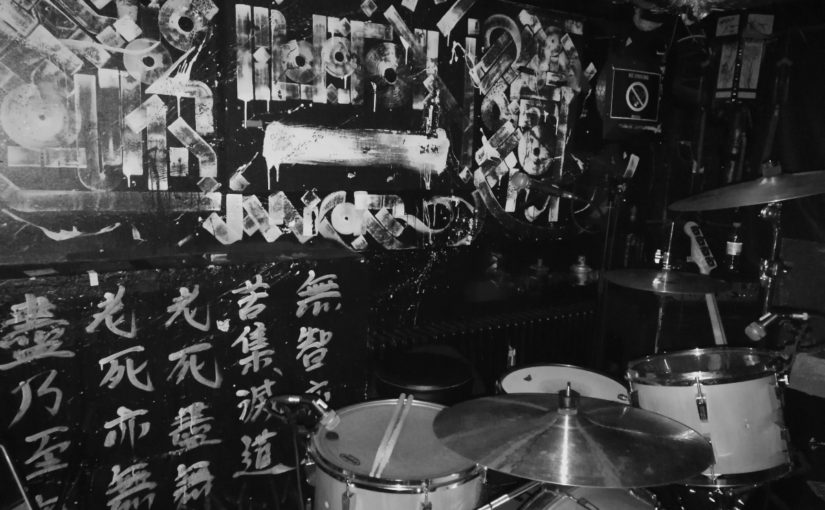 … a late show: The Haermorrhoids and DeeCracks played until the birds sang (for me, at least)!