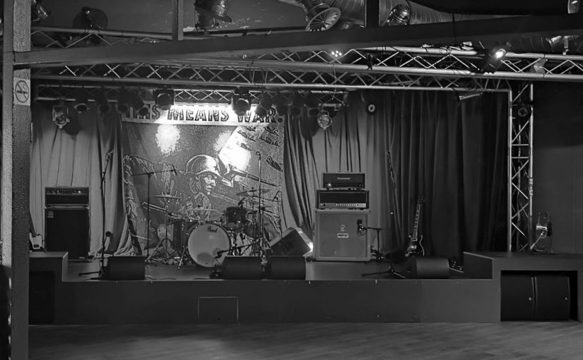 … sauna clubbing ctd: Cockney Rejects and a lovely audience!