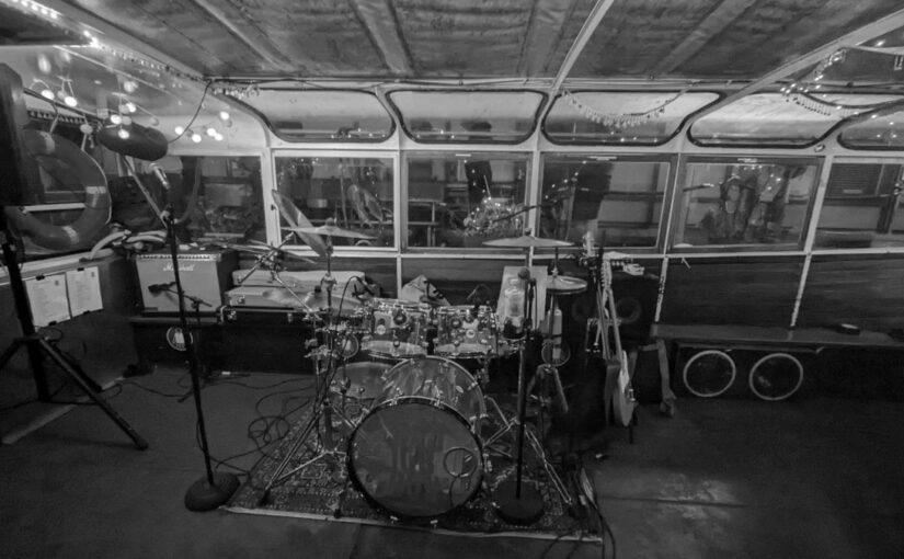 … showboating with vocal friends: High tide with the Bad Job Boys!
