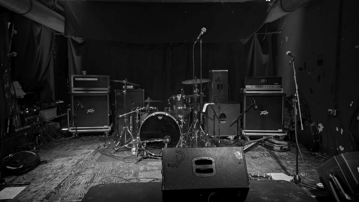 … harmony intro to a beatdown!