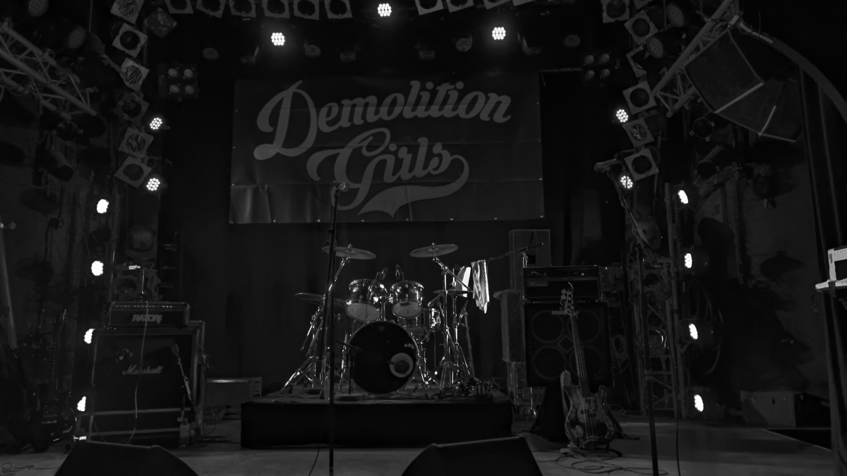 … when friends from near and far meet : Razors and Demolitions Girls in We’ll Burn The Baum Down 18.0!