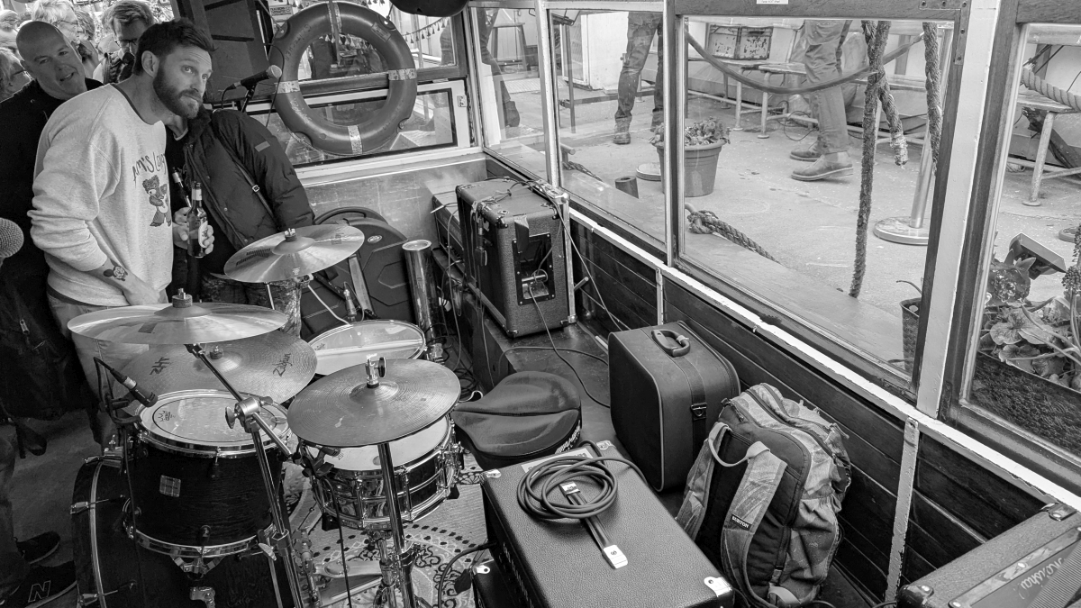 … a perfect Ramonescore cruise: Manarovs with The Haermorrhoids!