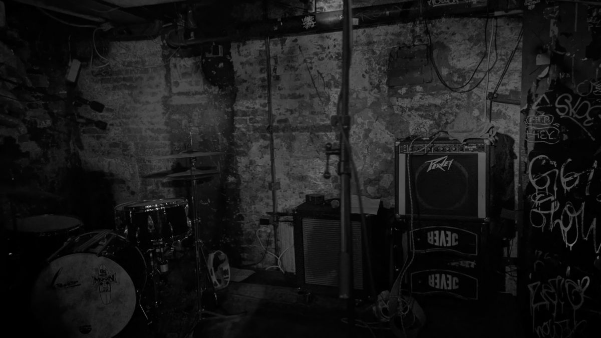 … guitar galore: the raw garage sounds of Kassel and Tokyo!